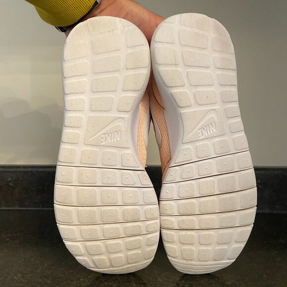 Nike Roshe One 'Salmon' - Size 5.5Y - Picture 7 of 8